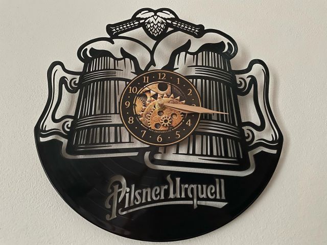 Je právě tolik kolik je, a to je ten správný čas na 🍺. Pivo v umění, umění v pivu.
.
#1842 #gramodesky #hodiny #pilsnerurquell #pivo #beertime #beergeek #timetobeer #cheers