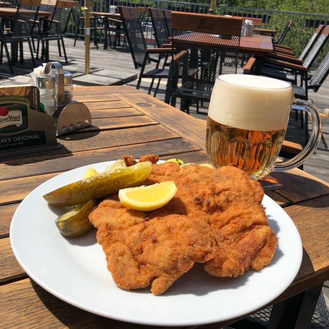 Konečně pokarantenní oběd jak se sluší a patří 🍻 .
.
#schnitzel #rizek #pivo #beer #cerveza #bira #pilsnerurquell #pilsnerurquellfan #beerlife #beerporn #beergeek #lifeforbeer #iphonex #nofilter #sunnyday #hladinka #beergarden