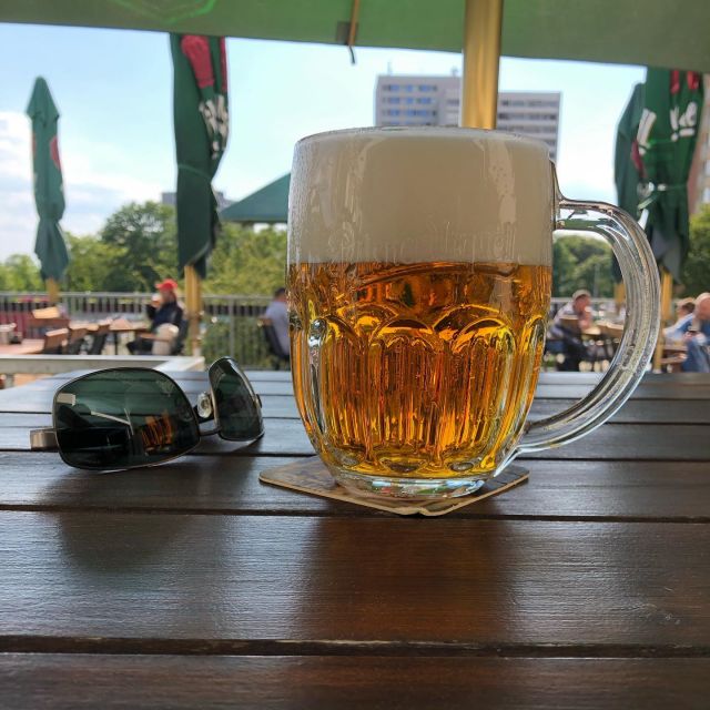 Také jste se na otevření zahrádek a zlato ve skle těšili jak malé dítě na Vánoce?🍺🙏☀️
.
. #pilsnerurquell #radostveskle #hladinka #beergarden #beergeek #beerlife #beerporn #covidbeer #iphonex #thebestgift